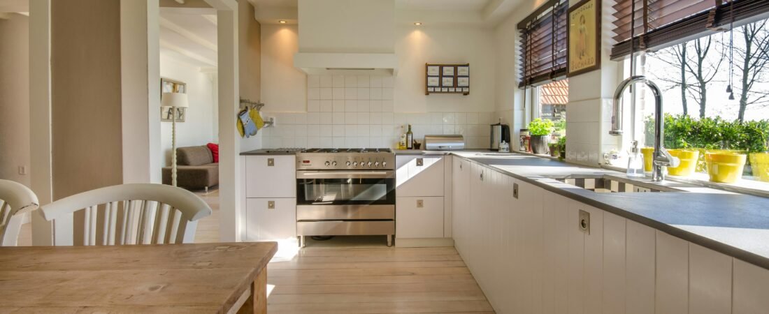 Deep Cleaning Your Kitchen: 9 Tools That Help (2026)