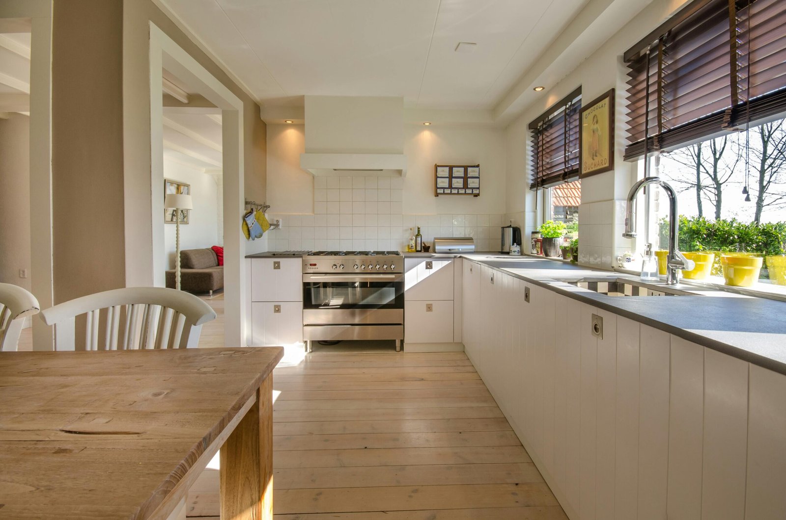 Deep Cleaning Your Kitchen: 9 Tools That Help (2026)