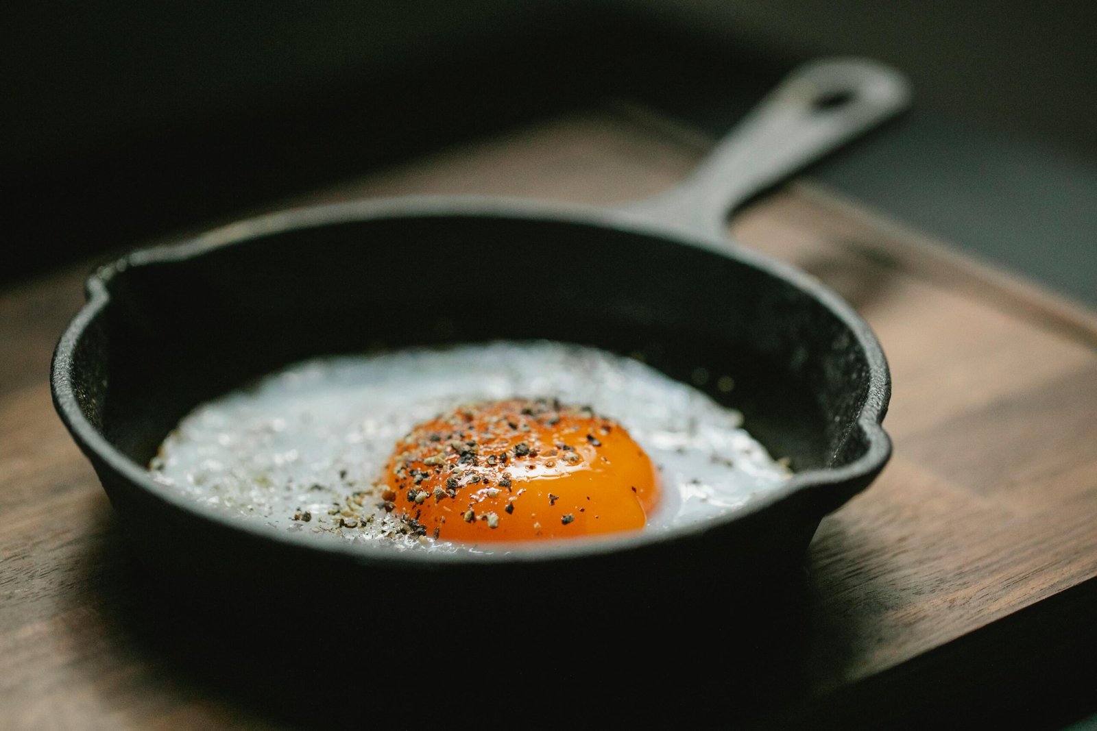 Cast Iron vs Stainless Steel Pan: Which Wins in 2026?