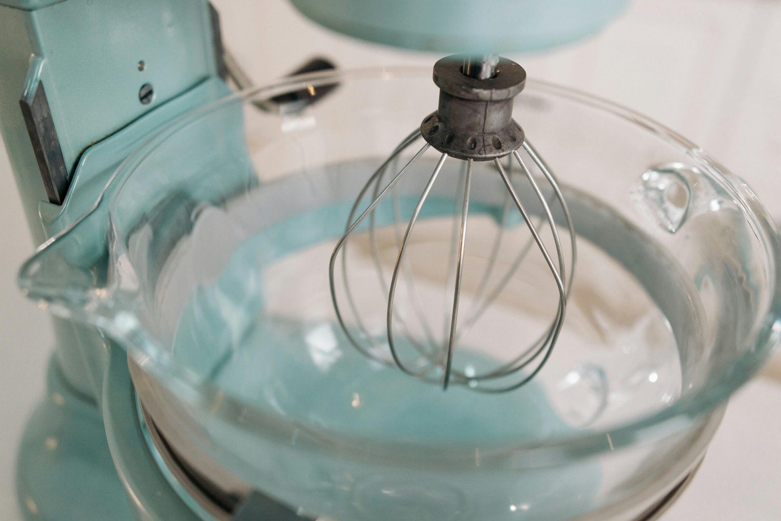 Hand Mixer vs Stand Mixer: Which One Should You Buy? (2026)